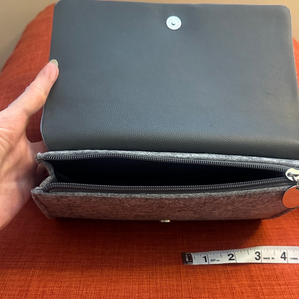 New La Prairie Gray Magnetic Faux Leather Flap Cosmetic Makeup Clutch Pouch Bag - Picture 9 of 10